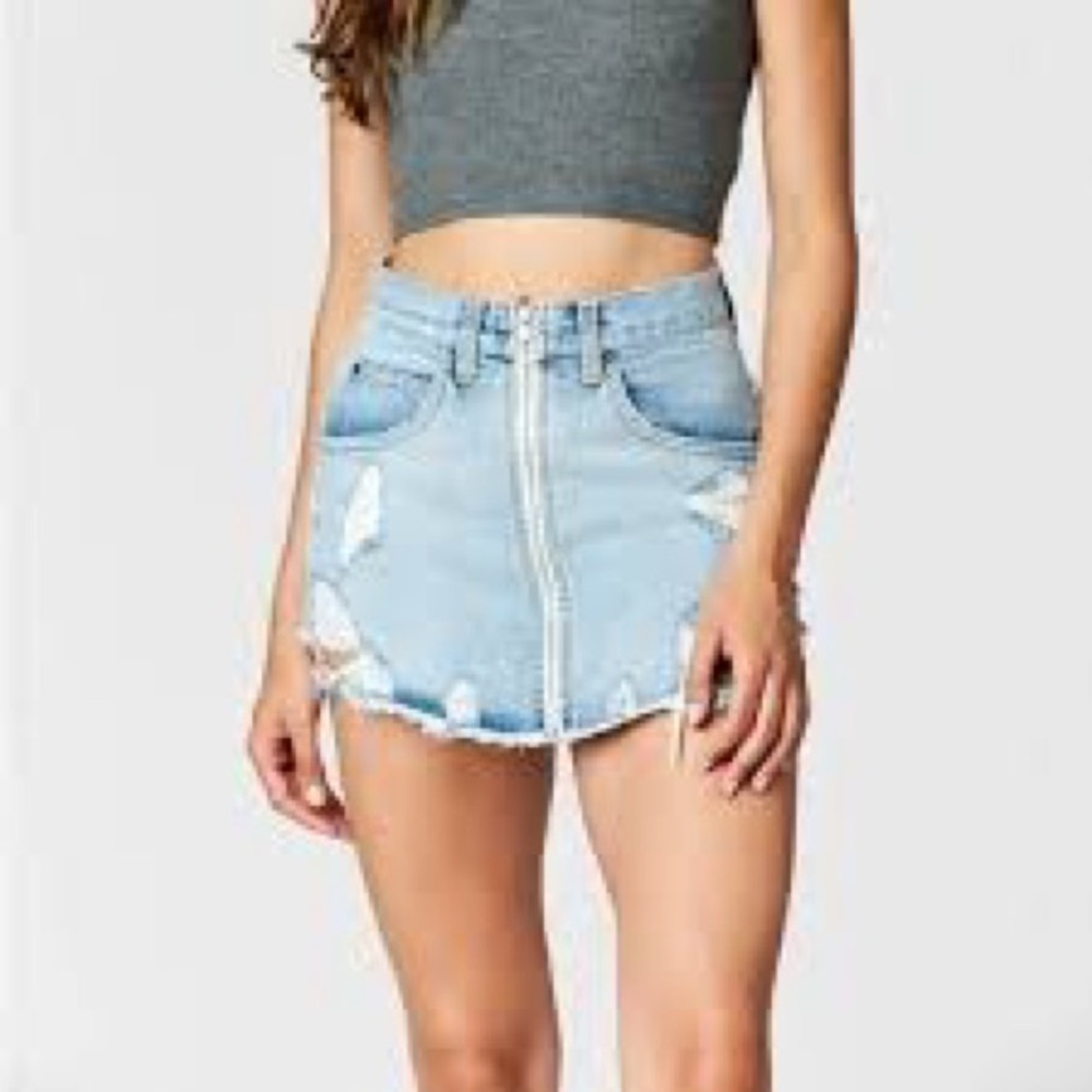 CARMAR Sierra Beatrice zip front denim skirt size 29 light wash distressed